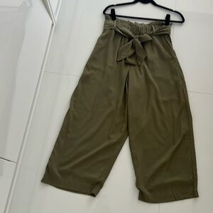 Point sur Wide leg crop high waist relaxed fit paper bag waist pants olive sz 4
